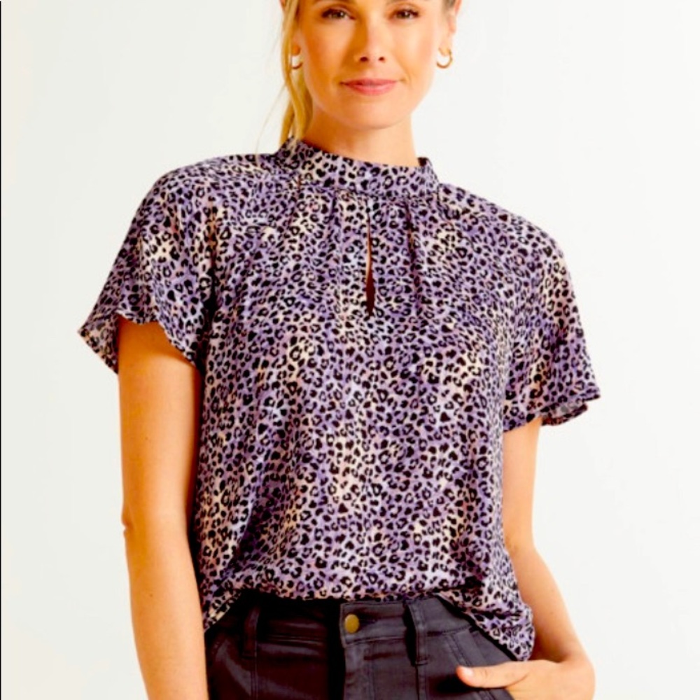 Evereve Purple Leopard Print Flutter Sleeve Blouse
